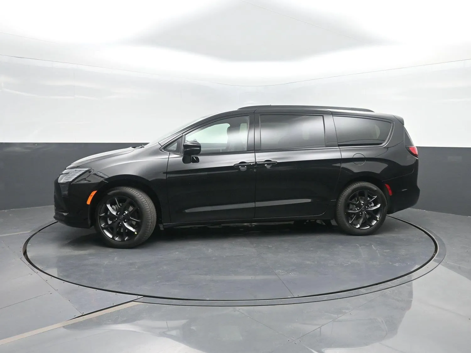 Black 2027 Chrysler Pacifica Limited for sale in Charles City, IA