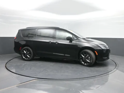Another view of 2027 Chrysler Pacifica Limited for sale in Charles City, IA at Mike Molstead Motors Chrysler, Dodge, Jeep, and Ram