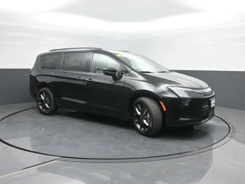 More photos of 2027 Chrysler Pacifica Limited at Mike Molstead Motors Chrysler, Dodge, Jeep, and Ram, IA