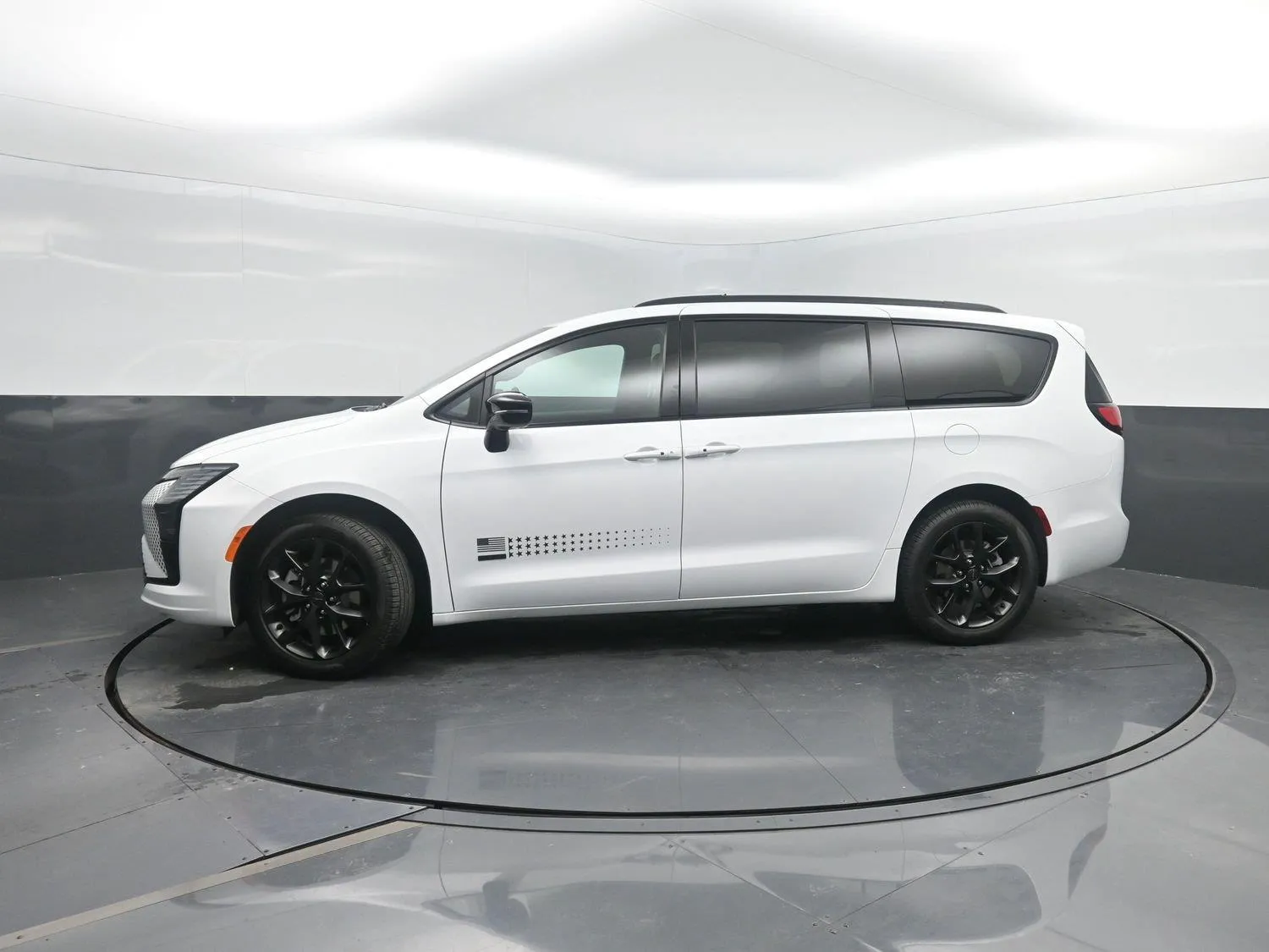 White 2027 Chrysler Pacifica Select for sale in Charles City, IA