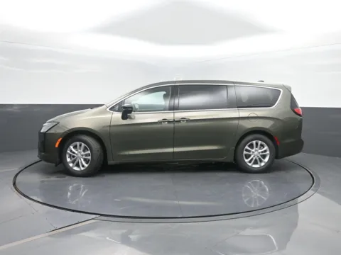 Green 2027 Chrysler Pacifica Select for sale in Charles City, IA