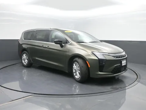 More photos of 2027 Chrysler Pacifica Select at Mike Molstead Motors Chrysler, Dodge, Jeep, and Ram, IA
