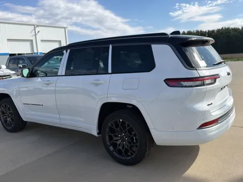 More photos of 2027 Jeep Grand Cherokee L Summit at Mike Molstead Motors Chrysler, Dodge, Jeep, and Ram, IA