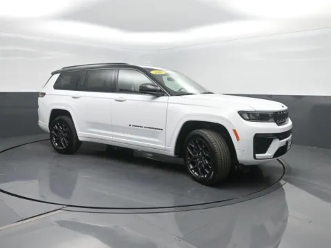 More photos of 2027 Jeep Grand Cherokee L Summit at Mike Molstead Motors Chrysler, Dodge, Jeep, and Ram, IA