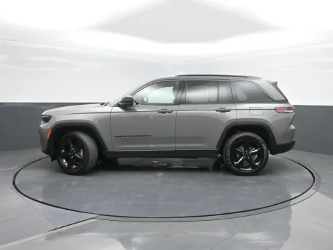 Gray 2027 Jeep Grand Cherokee Limited for sale in Charles City, IA