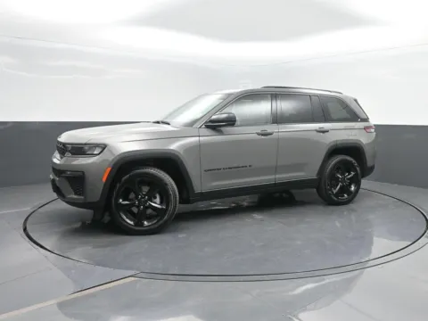 More photos of 2027 Jeep Grand Cherokee Limited at Mike Molstead Motors Chrysler, Dodge, Jeep, and Ram, IA