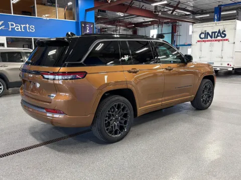More photos of 2027 Jeep Grand Cherokee Summit at Mike Molstead Motors Chrysler, Dodge, Jeep, and Ram, IA