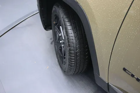 More photos of 2027 Jeep Cherokee Limited Altitude at Mike Molstead Motors Chrysler, Dodge, Jeep, and Ram, IA