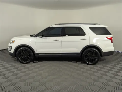 More photos of 2017 Ford Explorer XLT at Step One Cadillac Fort Walton Beach, FL