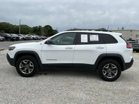 More photos of 2019 Jeep Cherokee Trailhawk at Pensacola Used Cars, FL