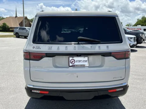 More photos of 2022 Jeep Wagoneer Series II at Pensacola Used Cars, FL