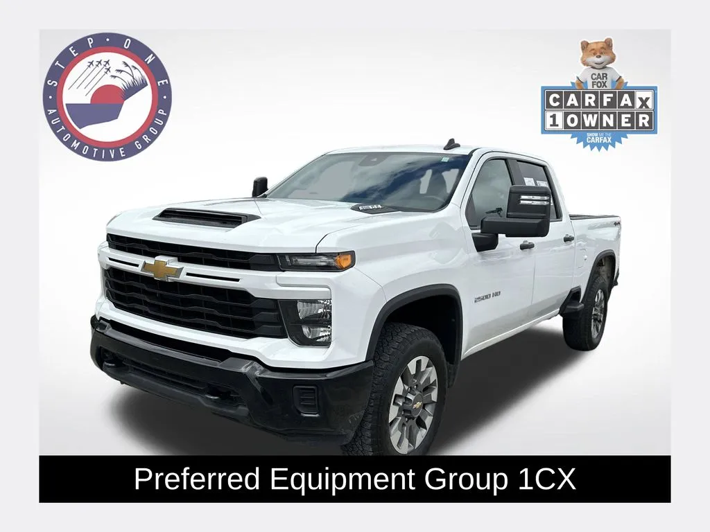2024 Chevrolet Silverado HD Custom 4WD Crew Cab Standard Box's photo