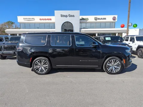 More photos of 2022 Jeep Grand Wagoneer Series III at Step One Chrysler Dodge Jeep Ram Fiat Fort Walton Beach, FL
