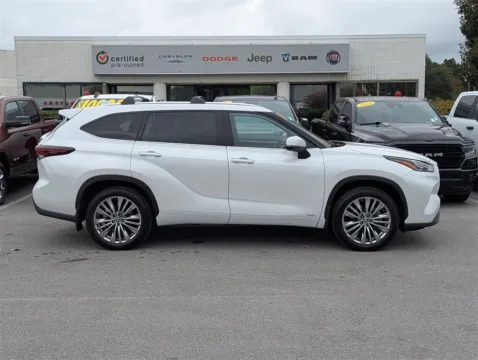 More photos of 2024 Toyota Highlander Hybrid Platinum at Step One Chrysler Dodge Jeep Ram Fiat Fort Walton Beach, FL