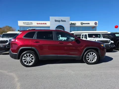 More photos of 2021 Jeep Cherokee Latitude at Step One Chrysler Dodge Jeep Ram Fiat Fort Walton Beach, FL