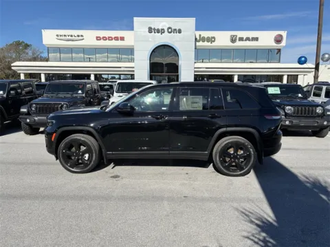 More photos of 2025 Jeep Grand Cherokee Limited at Step One Chrysler Dodge Jeep Ram Fiat Fort Walton Beach, FL