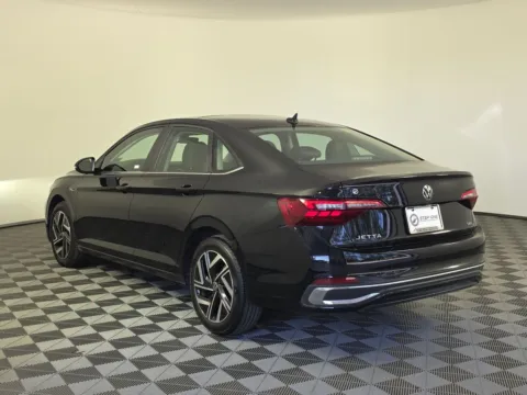 More photos of 2023 Volkswagen Jetta 1.5T SEL at Step One Chrysler Dodge Jeep Ram Fiat Fort Walton Beach, FL