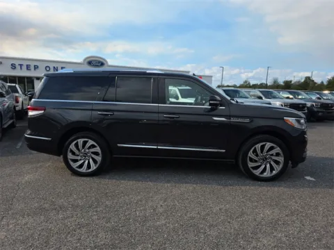 More photos of 2023 Lincoln Navigator Reserve at Step One Ford Crestview, FL