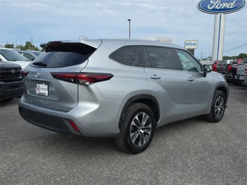 More photos of 2024 Toyota Highlander XLE at Step One Ford Crestview, FL
