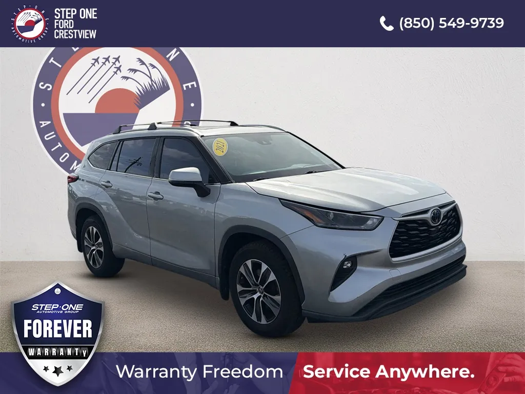 Silver 2021 Toyota Highlander XLE for sale in Crestview, FL