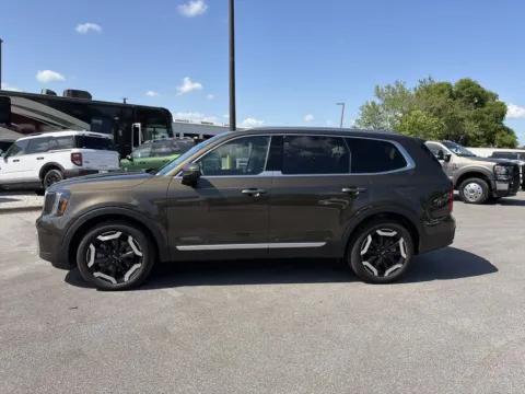 More photos of 2025 Kia Telluride S at Step One Ford Crestview, FL