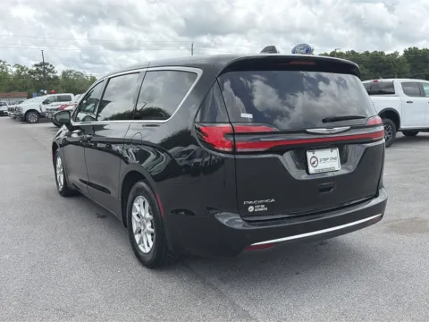 More photos of 2023 Chrysler Pacifica Touring L at Step One Ford Crestview, FL