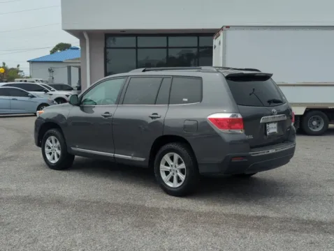 More photos of 2011 Toyota Highlander Limited at Step One Kia Fort Walton Beach, FL