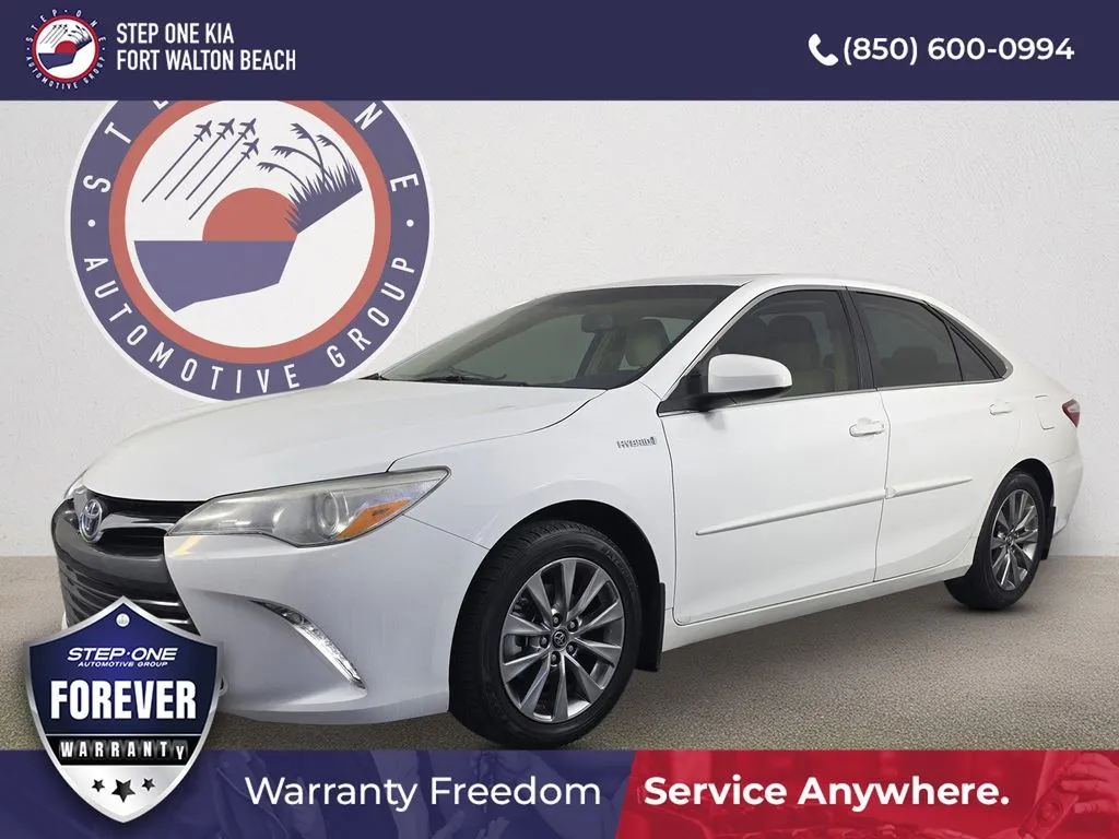 White 2017 Toyota Camry Hybrid XLE for sale in Fort Walton Beach, FL