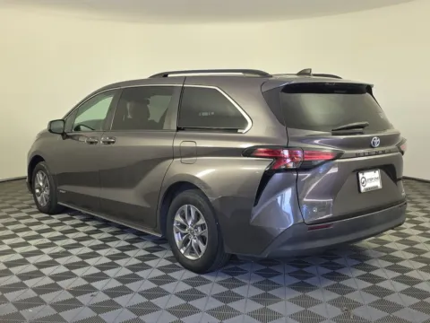 More photos of 2021 Toyota Sienna LE at Step One Kia Fort Walton Beach, FL