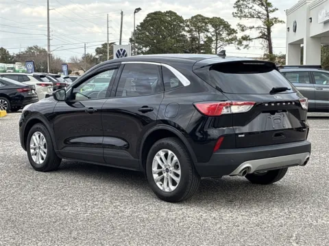 More photos of 2022 Ford Escape Hybrid SE at Step One Volkswagen Fort Walton Beach, FL