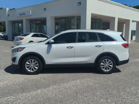 More photos of 2016 Kia Sorento LX at Step One Volkswagen Fort Walton Beach, FL