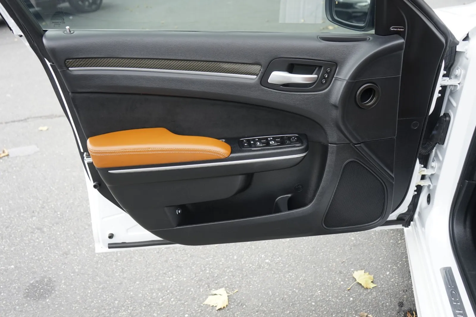 2014 Chrysler 300 SRT8 - Photo 27
