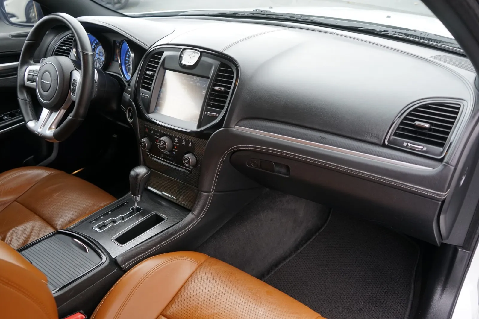 2014 Chrysler 300 SRT8 - Photo 21