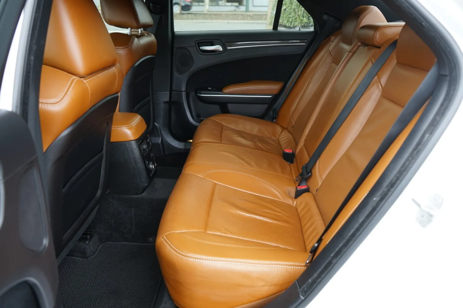 2014 Chrysler 300 SRT8 - Photo 23