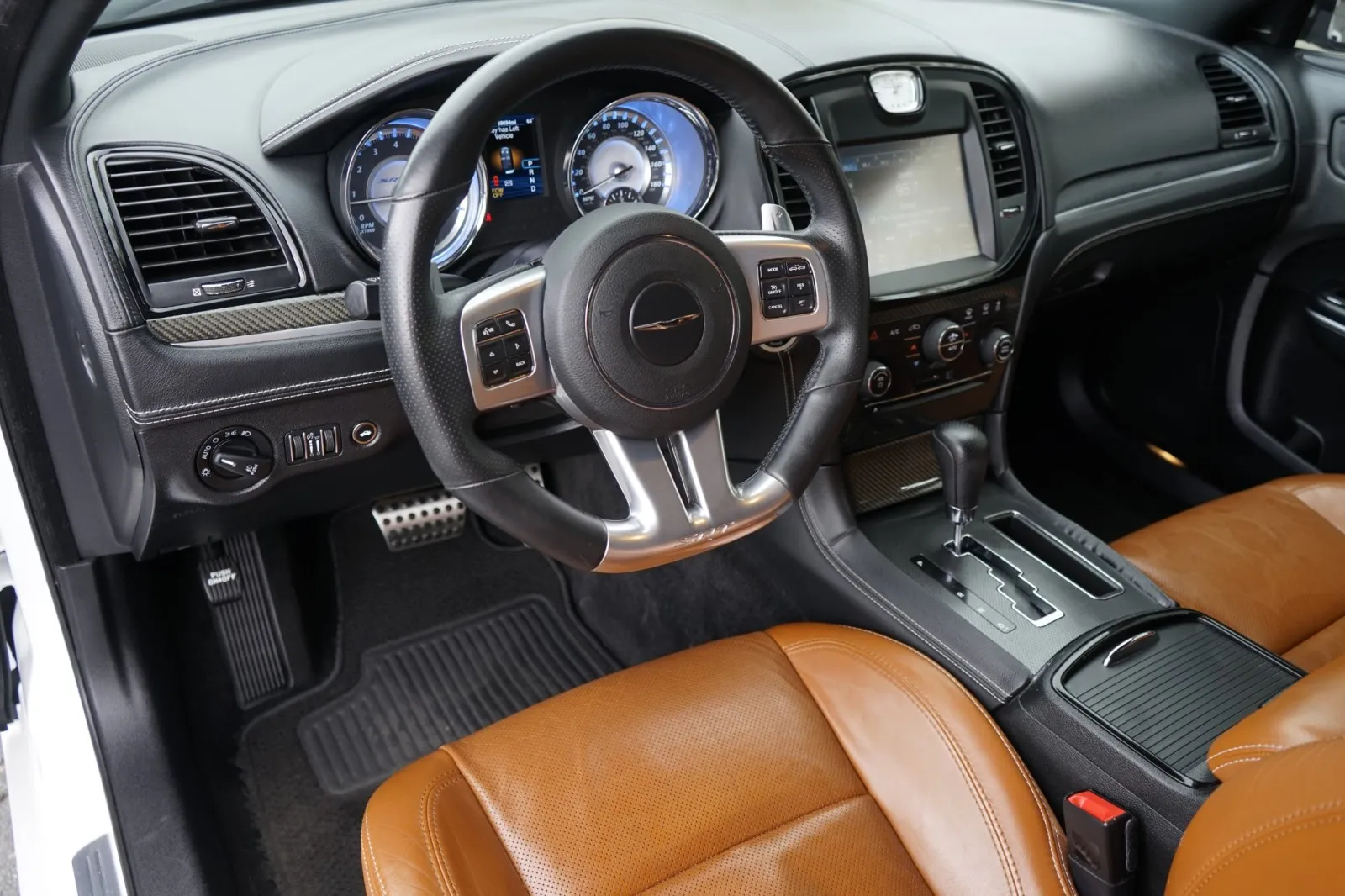 2014 Chrysler 300 SRT8 - Photo 19