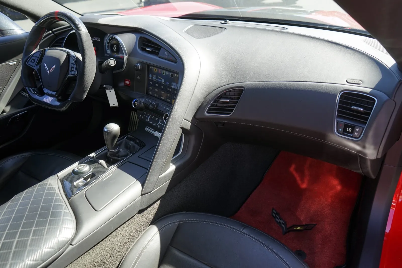 2018 Chevrolet Corvette 2LT - Photo 19