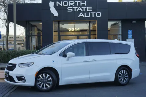 White 2022 Chrysler Pacifica Hybrid Touring L for sale in Walnut Creek, CA