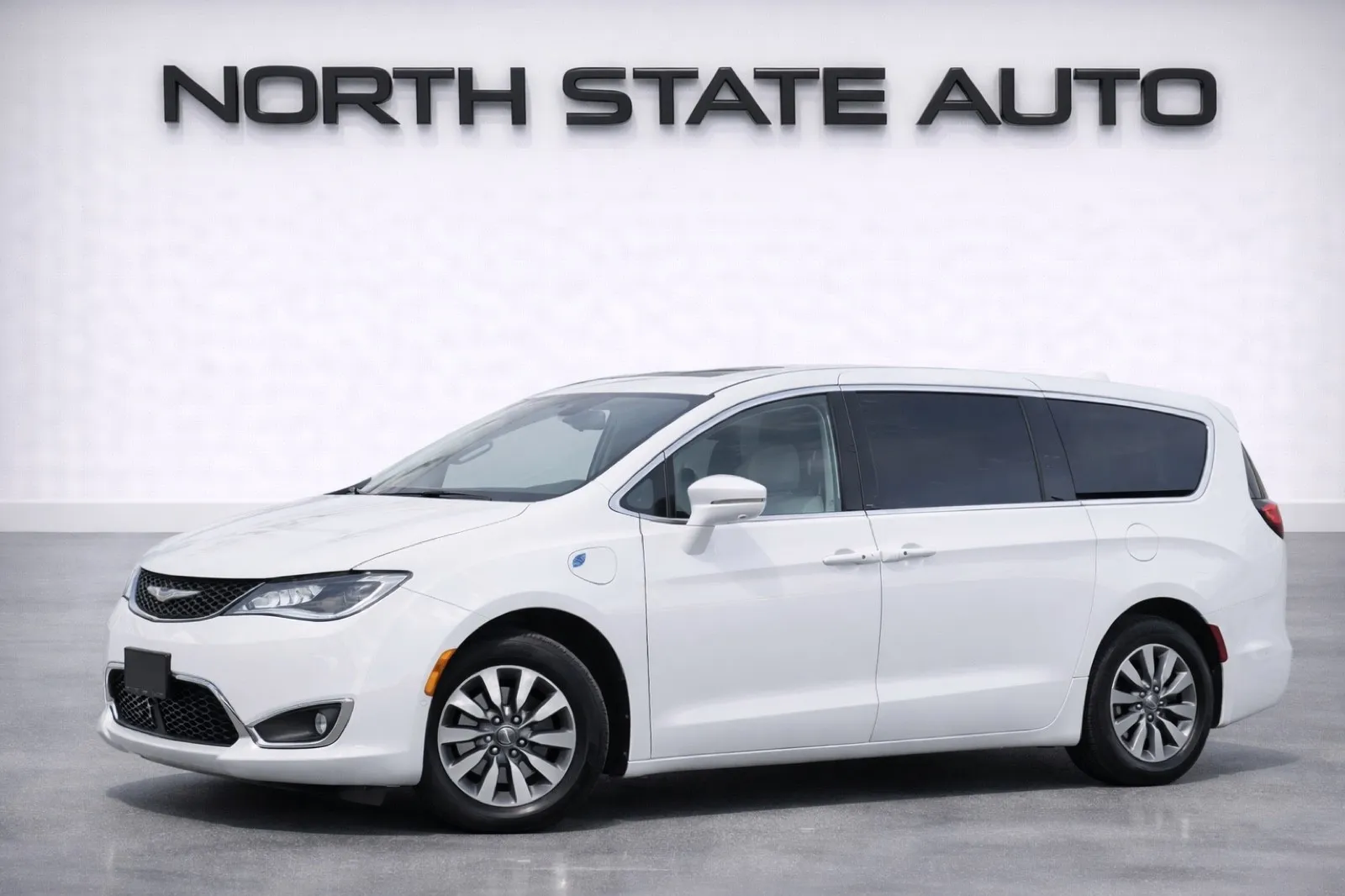 White 2022 Chrysler Pacifica Hybrid Touring L for sale in Walnut Creek, CA
