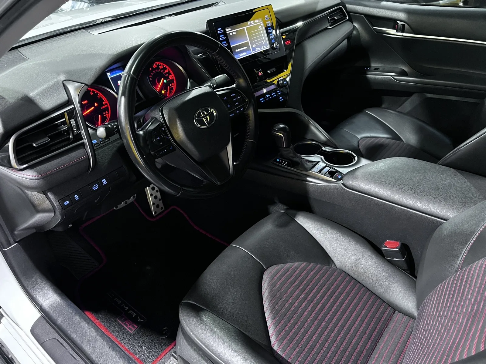 2021 Toyota Camry TRD - Photo 14