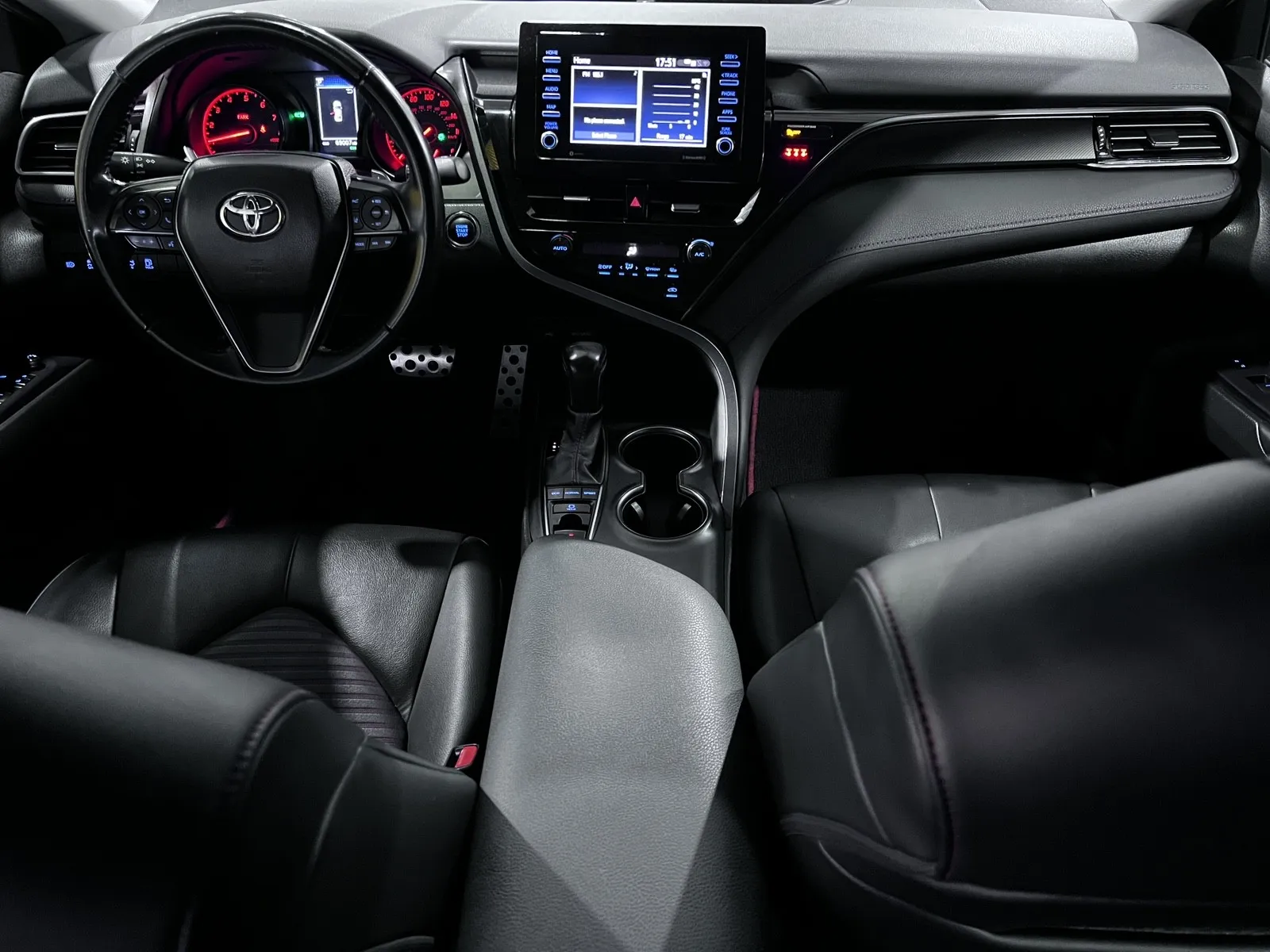 2021 Toyota Camry TRD - Photo 13