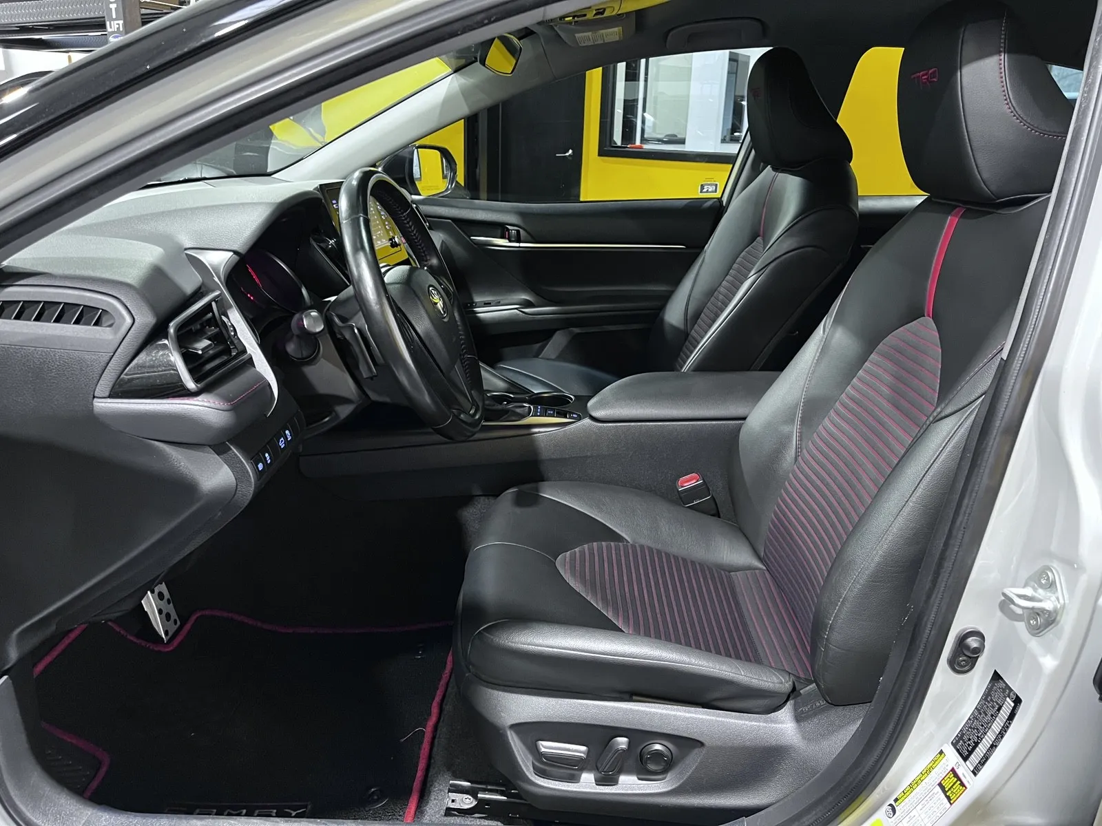 2021 Toyota Camry TRD - Photo 15