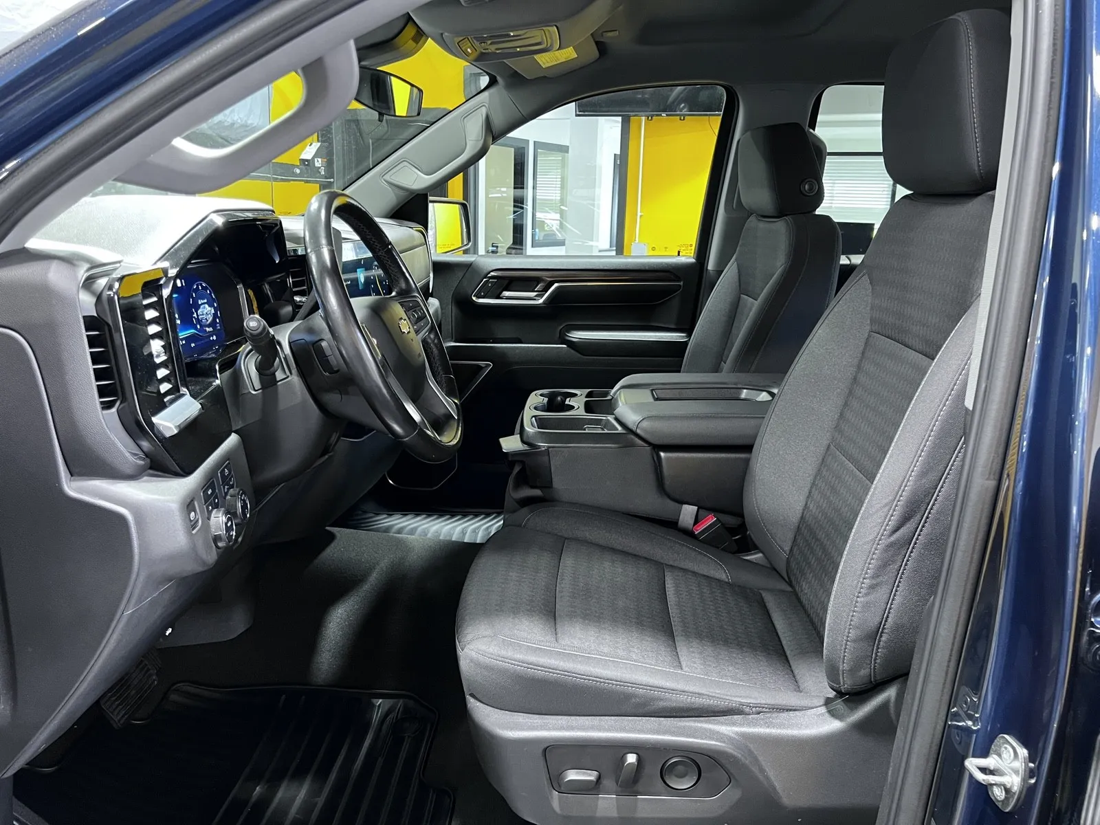 2022 Chevrolet Silverado 1500 LT - Photo 15