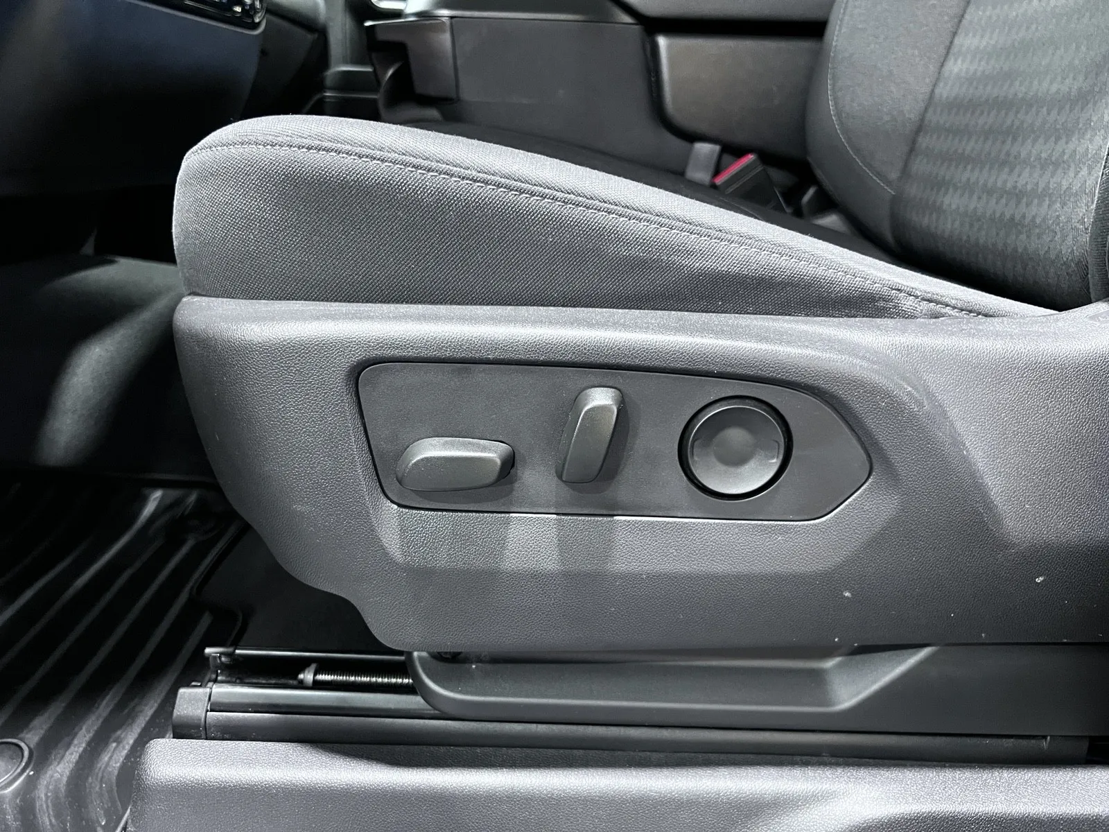 2022 Chevrolet Silverado 1500 LT - Photo 23