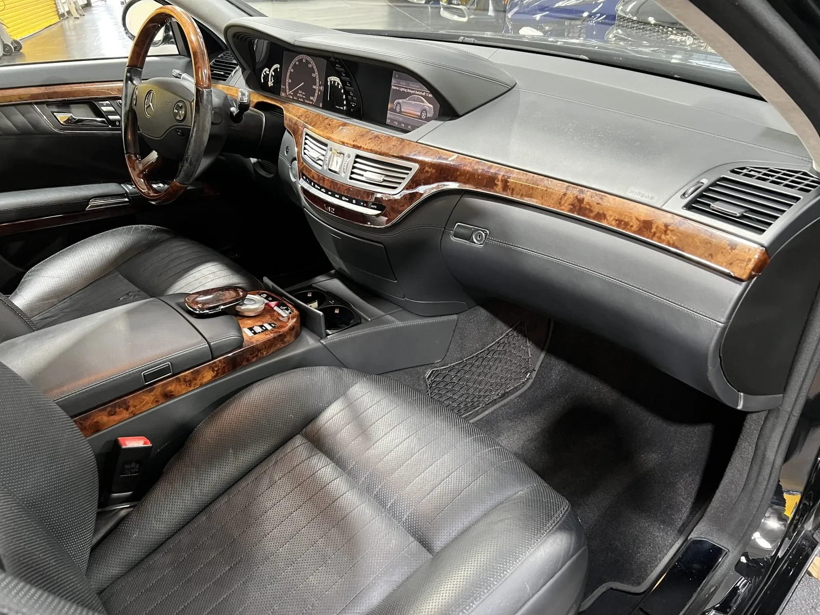 Mercedes-Benz S-Class photo 16