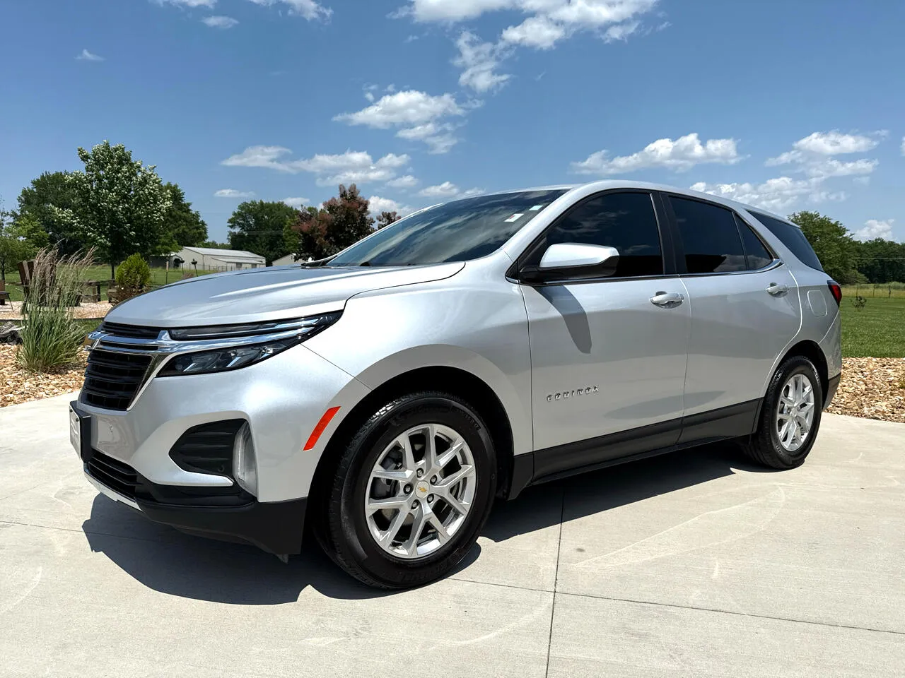 Silver 2022 CHEVROLET EQUINOX LT for sale in Clinton, MO