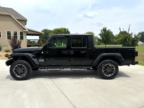 Photos of 2021 JEEP GLADIATOR OVERLAND for sale in Clinton, MO at Banks Motors LLC