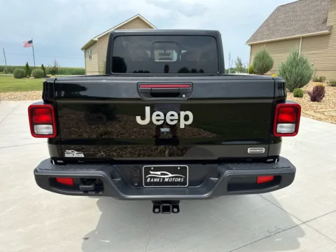 More photos of 2021 JEEP GLADIATOR OVERLAND at Banks Motors LLC, MO