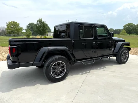 More photos of 2021 JEEP GLADIATOR OVERLAND at Banks Motors LLC, MO