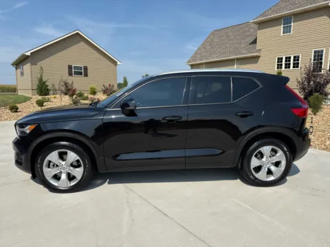 Photos of 2020 VOLVO XC40 T5 MOMENTUM for sale in Clinton, MO at Banks Motors LLC
