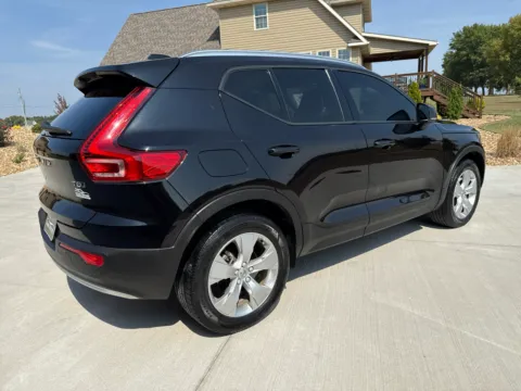 More photos of 2020 VOLVO XC40 T5 MOMENTUM at Banks Motors LLC, MO